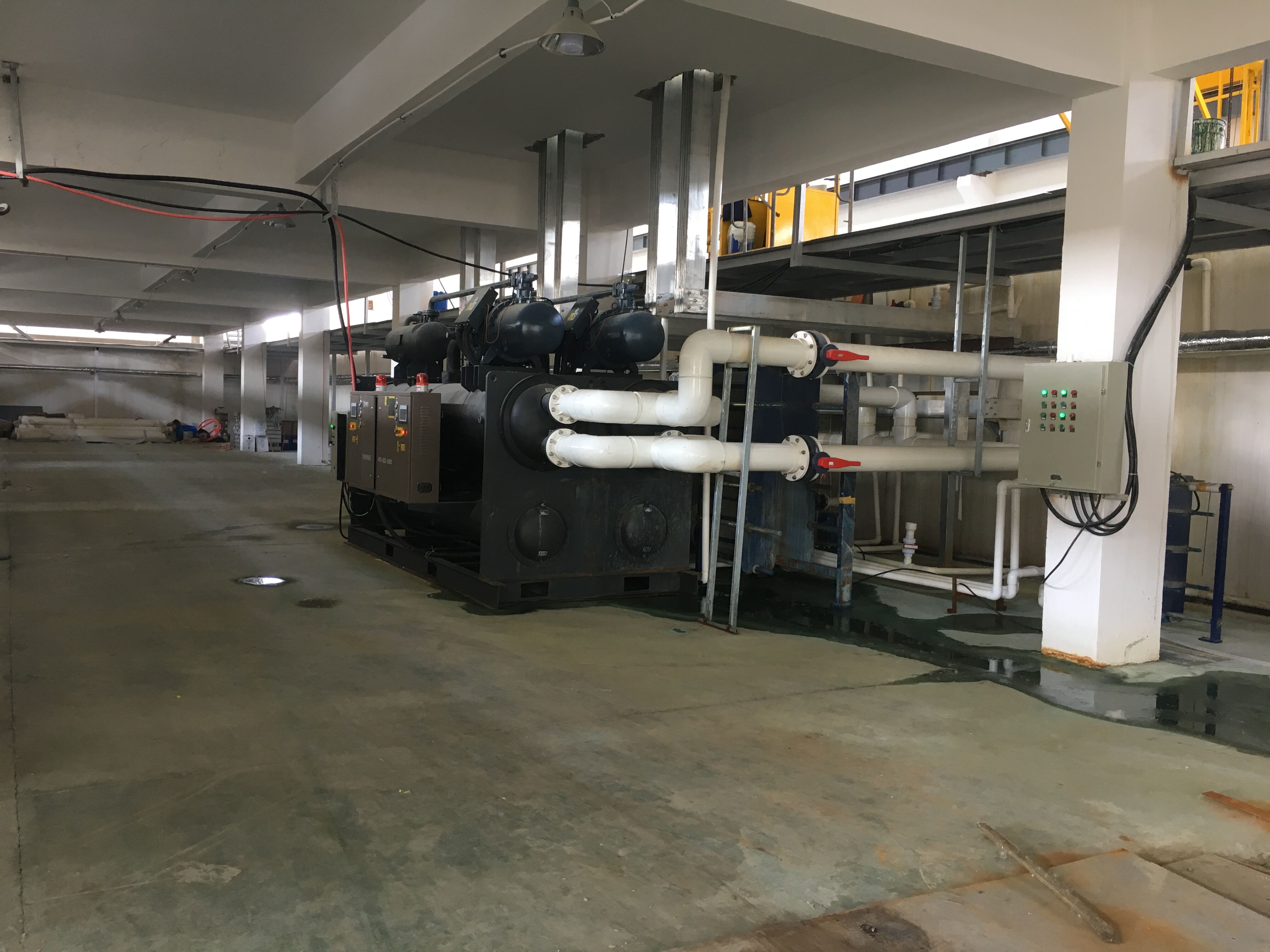 工業(yè)螺桿滿液式冷水機組